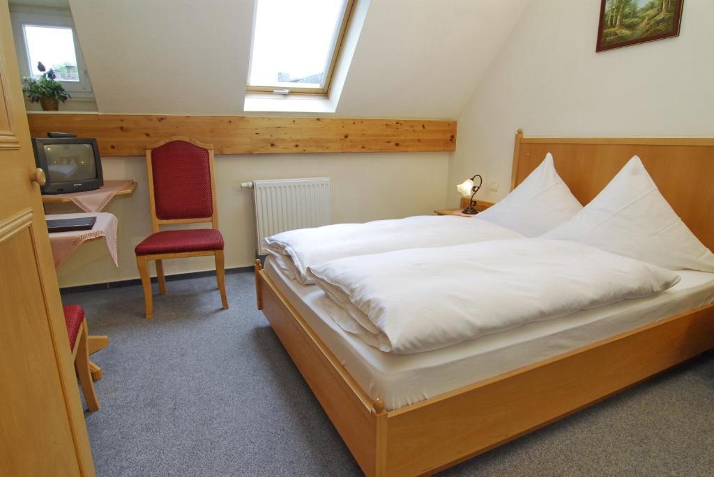 Hotel Wirtshaus zum Pferdemarkt Saarburg Zimmer foto