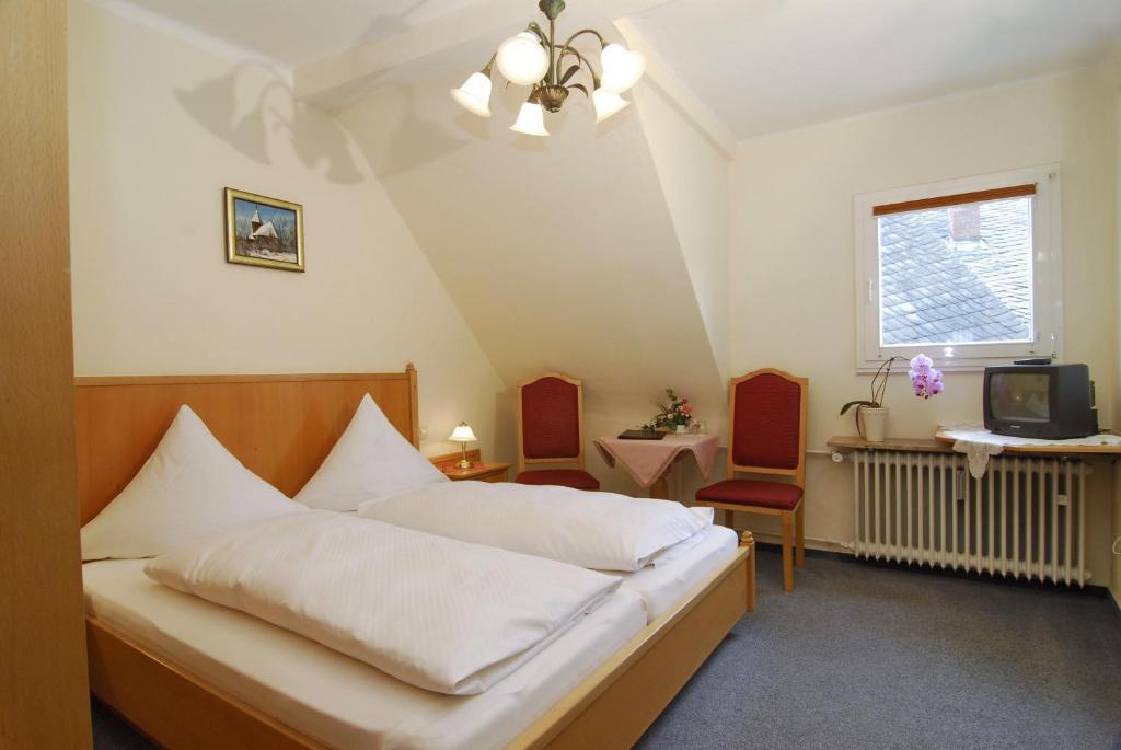 Hotel Wirtshaus zum Pferdemarkt Saarburg Zimmer foto