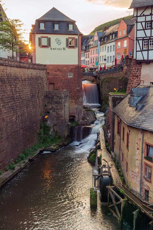 Hotel Wirtshaus zum Pferdemarkt Saarburg Exterior foto